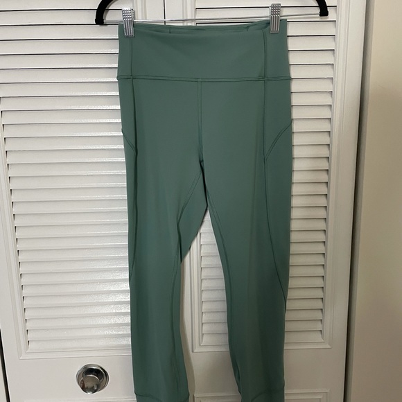 Lululemon leggings Size 6 - Picture 1 of 1
